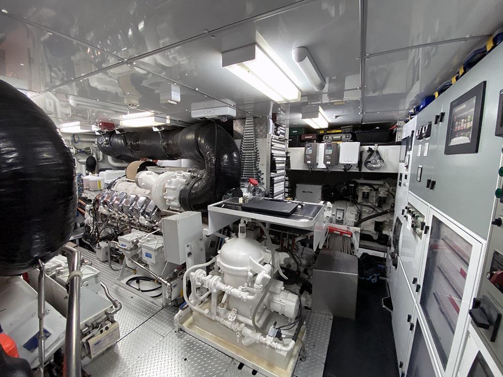 2005 PALMER JOHNSON 120 